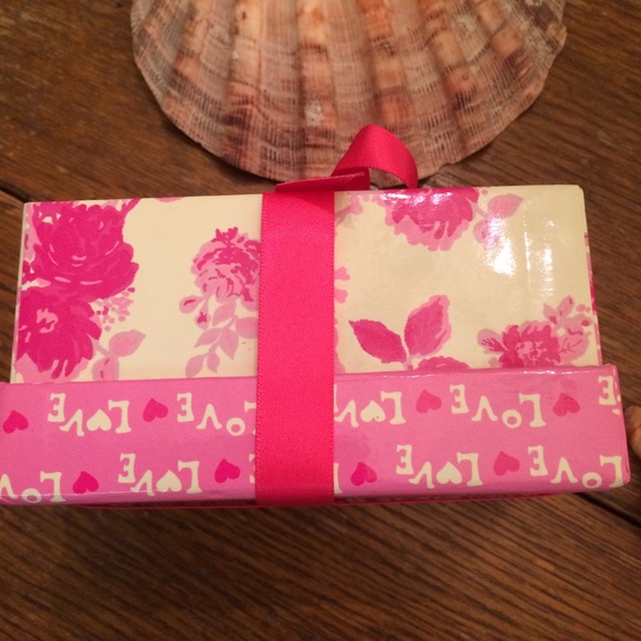 Women’s 2-Pack Socks Size 6-9 Love & Skulls - Picture 4 of 12